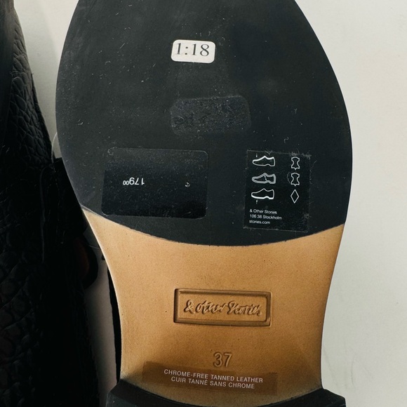 & Other Stories Leather Croc-Embossed Loafers with Gold Chain - Picture 11 of 11